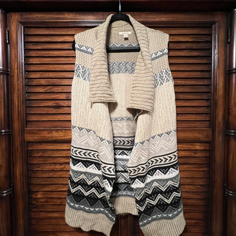 G.H. Bass & Co. Women’s Beige and Black Patterned Acrylic Cardigan‎ Size Medium